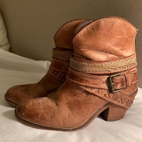 Ankle Cowboy Boots Corral Boots Indie Spirit Olivia Boot by Buckle - Picture 1 of 10